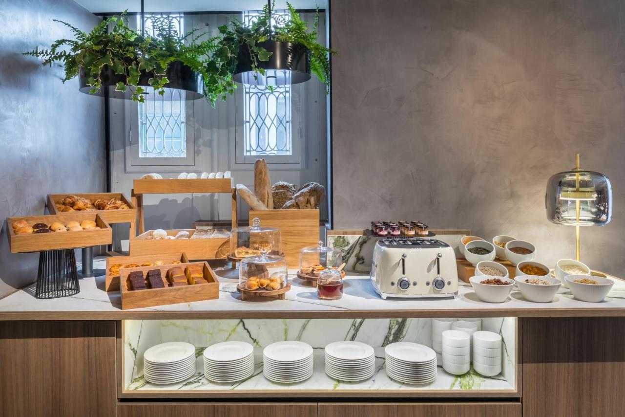 Barcelo Funchal Oldtown Hotell Eksteriør bilde The buffet at the lounge