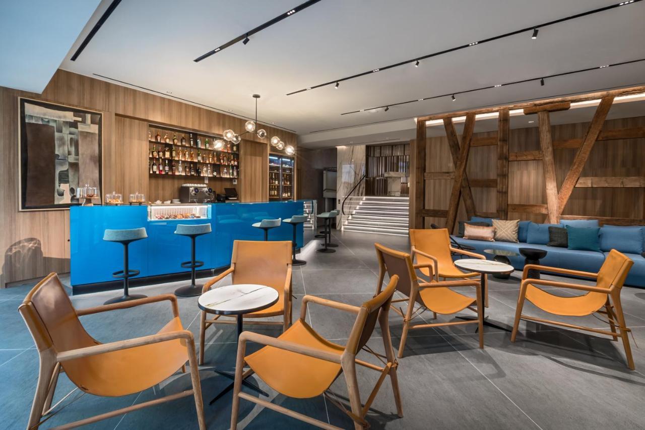 Barcelo Funchal Oldtown Hotell Eksteriør bilde The lounge at the airport