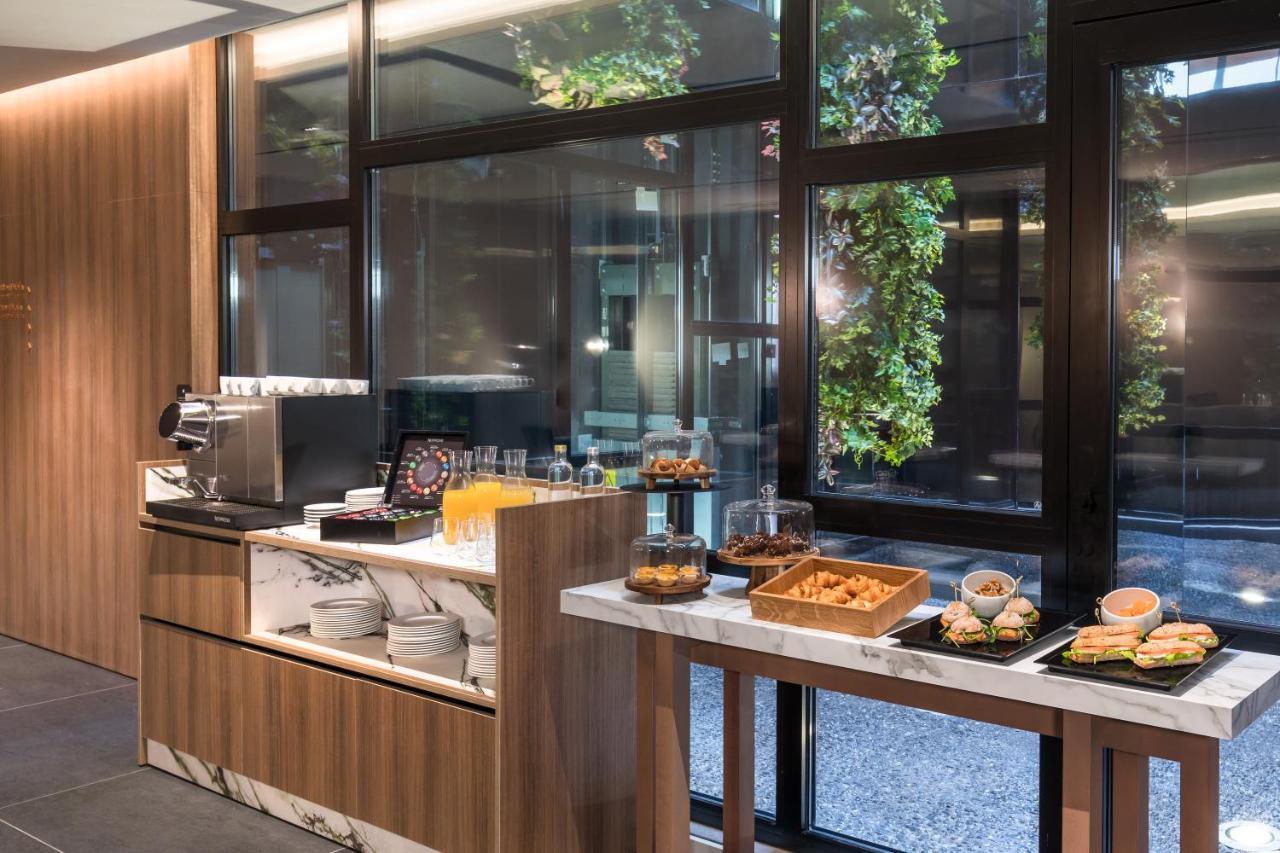 Barcelo Funchal Oldtown Hotell Eksteriør bilde The lounge at the airport