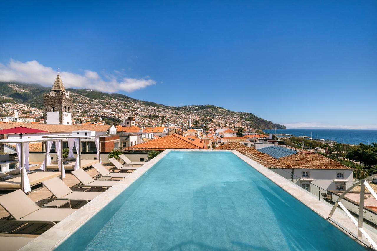 Barcelo Funchal Oldtown Hotell Eksteriør bilde The rooftop pool at the hotel
